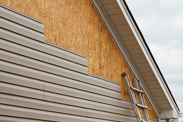 Professional Siding Installation technician working in Newmanstown, PA